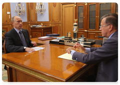 Prime Minister Vladimir Putin with First Deputy Prime Minister Viktor Zubkov|23 june, 2010|12:25