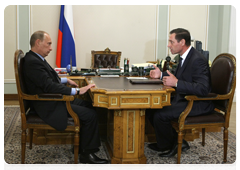 Prime Minister Vladimir Putin meeting with head of the Federal Agency for Forestry Alexei Savinov|23 june, 2010|15:59