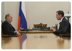 Prime Minister Vladimir Putin meeting with head of the Federal Agency for Forestry Alexei Savinov|23 june, 2010|15:59