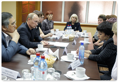 Vladimir Putin meets with the families of miners and rescue workers who were killed in the Novokuznetsk mine blasts