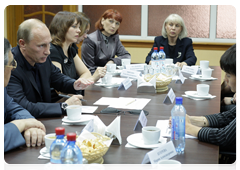 Vladimir Putin  with the families of miners and rescue workers ho were killed in the Novokuznetsk mine blasts|24 june, 2010|14:42