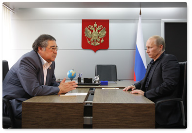 Prime Minister Vladimir Putin meets with Kemerovo Region Governor Aman Tuleyev