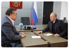 Prime Minister Vladimir Putin meeting with Kemerovo Region Governor Aman Tuleyev|25 june, 2010|10:51