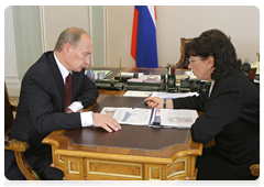 Prime Minister Vladimir Putin at a meeting with head of the Federal Agency for Water Resources Marina Seliverstova|25 june, 2010|17:11