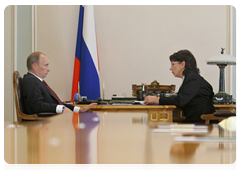 Prime Minister Vladimir Putin at a meeting with head of the Federal Agency for Water Resources Marina Seliverstova|25 june, 2010|17:11