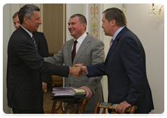 Ukrainian Minister of Fuel and Energy Yury Boiko, Deputy Prime Minister Igor Sechin and Deputy Chief of Staff of the Government Executive Office Yury Ushakov during negotiations with Ukrainian Prime Minister Mykola Azarov|28 june, 2010|11:58