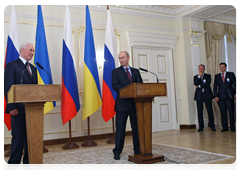 Prime Minister Vladimir Putin and Ukrainian Prime Minister Mykola Azarov holding a joint news conference following bilateral talks|28 june, 2010|14:51