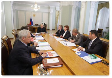 Prime Minister Vladimir Putin chairs a meeting on federal budget spending on agriculture for 2011-2013