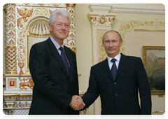 Prime Minister Vladimir Putin meeting with former U.S. President Bill Clinton|29 june, 2010|21:09