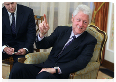 Former U.S. President Bill Clinton at a meeting with Russian Prime Minister Vladimir Putin|29 june, 2010|21:10