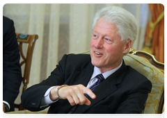 Former U.S. President Bill Clinton at a meeting with Russian Prime Minister Vladimir Putin|29 june, 2010|21:10