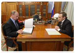 Prime Minister Vladimir Putin at a meeting with with Kamchatka Territory Governor Alexei Kuzmitsky|3 june, 2010|20:35