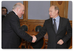 Prime Minister Vladimir Putin meets with Irkutsk Region Governor Dmitry Mezentsev