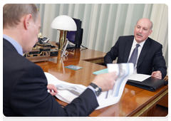 Irkutsk Region Governor Dmitry Mezentsev at a meeting with Prime Minister Vladimir Putin|3 june, 2010|22:11