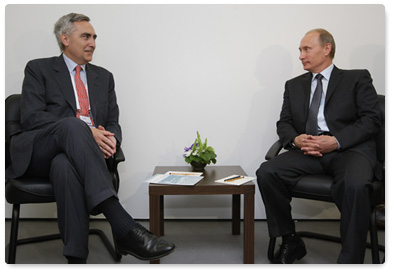 Prime Minister Vladimir Putin meets with President and CEO of Siemens AG Peter Löscher