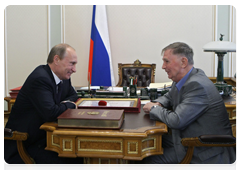 Prime Minister Vladimir Putin meeting with Viktor Tikhonov, former head coach of the CSKA hockey club and the Soviet National Team|4 june, 2010|13:31