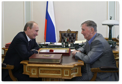 Prime Minister Vladimir Putin meets with former ice hockey player, Merited Sports Coach of the USSR and head coach of the CSKA hockey club Viktor Tikhonov