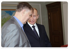 Prime Minister Vladimir Putin meeting with Viktor Tikhonov, former head coach of the CSKA hockey club and the Soviet National Team|4 june, 2010|13:31