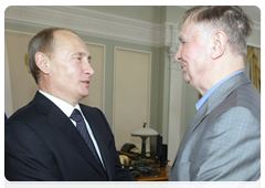 Prime Minister Vladimir Putin meeting with Viktor Tikhonov, former head coach of the CSKA hockey club and the Soviet National Team|4 june, 2010|13:31