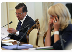 First Deputy Prime Minister Viktor Zubkov and Healthcare and Social Development Minister Tatyana Golikova during a meeting on federal budget spending on agriculture for the period 2011-2013|4 june, 2010|14:48