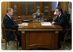 Prime Minister Vladimir Putin with Vitaly Mutko, Minister of Sport, Tourism and Youth Policy|7 june, 2010|11:09