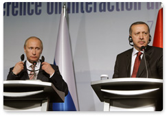 Prime Minister Vladimir Putin and Turkish Prime Minister Recep Tayyip Erdoğan hold a joint press conference following Russian-Turkish bilateral talks