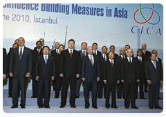 The third summit of the Conference on Interaction and Confidence-Building Measures in Asia was followed by a group photo|8 june, 2010|15:11