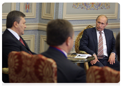 Prime Minister Vladimir Putin meeting with Ukrainian President Viktor Yanukovych in Istanbul|8 june, 2010|17:31