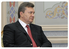 Ukrainian President Viktor Yanukovych at a meeting with Prime Minister Vladimir Putin|8 june, 2010|17:31