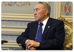 Kazakh President Nursultan Nazarbayev at a meeting with Prime Minister Vladimir Putin in Istanbul|8 june, 2010|20:17