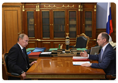 Prime Minister Vladimir Putin meeting with the director general of the Rosatom State Nuclear Energy Corporation, Sergei Kiriyenko|9 june, 2010|18:42