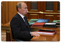 Prime Minister Vladimir Putin meeting with the director general of the Rosatom State Nuclear Energy Corporation, Sergei Kiriyenko|9 june, 2010|18:43