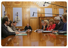 Prime Minister Vladimir Putin at a meeting on federal budget expenditures on healthcare, social and demographic policy for the period 2011-2013|9 june, 2010|19:11