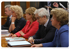 Cabinet members at a meeting on federal budget expenditures on healthcare, social and demographic policy for the period 2011-2013|9 june, 2010|19:12