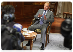 Prime Minister Vladimir Putin giving an interview to Agence France Presse and France 2 television channel ahead of his working visit to France|10 june, 2010|09:00