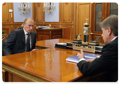 Prime Minister Vladimir Putin at a working meeting with Aeroflot CEO Vitaly Savelyev|10 july, 2010|13:07