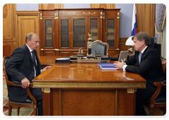 Prime Minister Vladimir Putin at a working meeting with Aeroflot CEO Vitaly Savelyev|10 july, 2010|13:07