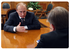 Prime Minister Vladimir Putin at a working meeting with Aeroflot CEO Vitaly Savelyev|10 july, 2010|13:07