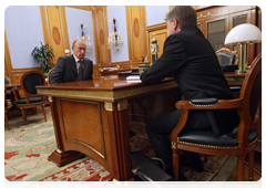 Prime Minister Vladimir Putin at a working meeting with Aeroflot CEO Vitaly Savelyev|10 july, 2010|13:07