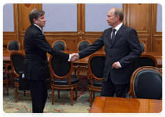 Prime Minister Vladimir Putin at a working meeting with Aeroflot CEO Vitaly Savelyev|10 july, 2010|13:07