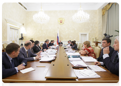 Prime Minister Vladimir Putin chairs a meeting to discuss fiscal policy for 2011 and the planned period of 2012 and 2013|12 july, 2010|20:01