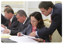 Minister of Economic Development Elvira Nabiullina and Deputy Prime Ministers Igor Sechin and Sergei Ivanov at the meeting to discuss fiscal policy for 2011 and the planned period of 2012 and 2013|12 july, 2010|20:02