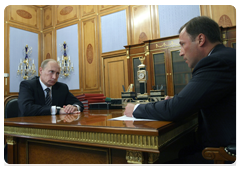 Prime Minister Vladimir Putin meeting with AvtoVAZ president Igor Komarov to discuss the company’s prospects|13 july, 2010|12:46