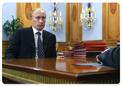 Prime Minister Vladimir Putin meeting with AvtoVAZ president Igor Komarov to discuss the company’s prospects|13 july, 2010|12:46