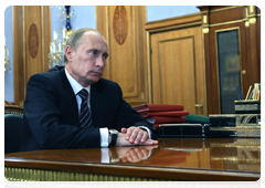 Prime Minister Vladimir Putin meeting with AvtoVAZ president Igor Komarov to discuss the company’s prospects|13 july, 2010|12:46