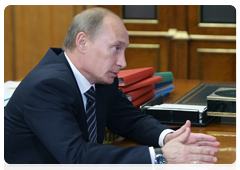 Prime Minister Vladimir Putin meeting with AvtoVAZ president Igor Komarov to discuss the company’s prospects|13 july, 2010|12:46