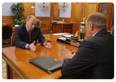 Prime Minister Vladimir Putin meeting with Head of the Federal Service for Supervision of Natural Resources Vladimir Kirillov|13 july, 2010|13:20