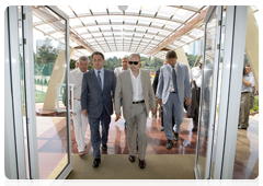 Prime Minister Vladimir Putin visits the South Federal Athletic Training Centre in Sochi|14 july, 2010|17:41