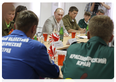 Prime Minister Vladimir Putin meeting with representatives of student construction brigades in Sochi|14 july, 2010|18:27