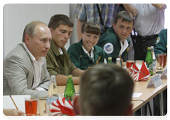 Prime Minister Vladimir Putin meeting with representatives of student construction brigades in Sochi|14 july, 2010|18:27